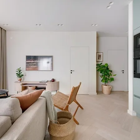 #stayhere - Brand New Unique Designer 1bdr In Trendy Neighbourhood