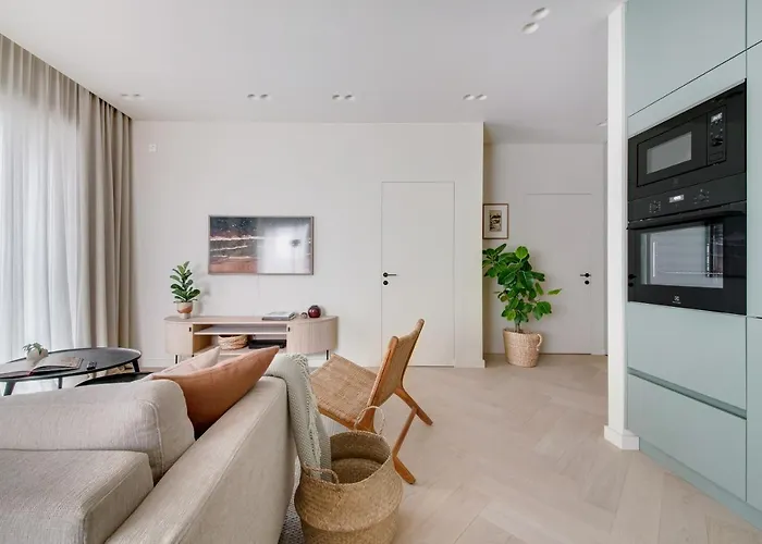 #stayhere - Brand New Unique Designer 1bdr In Trendy Neighbourhood