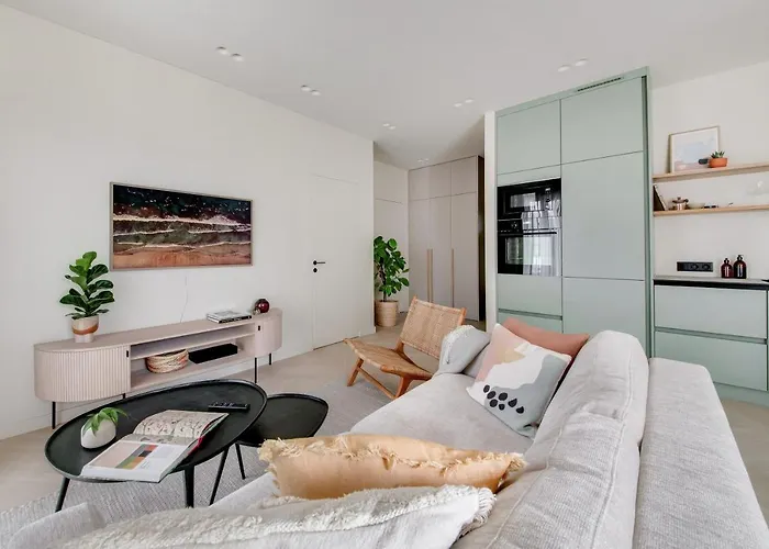 #stayhere - Brand New Unique Designer 1bdr In Trendy Neighbourhood *